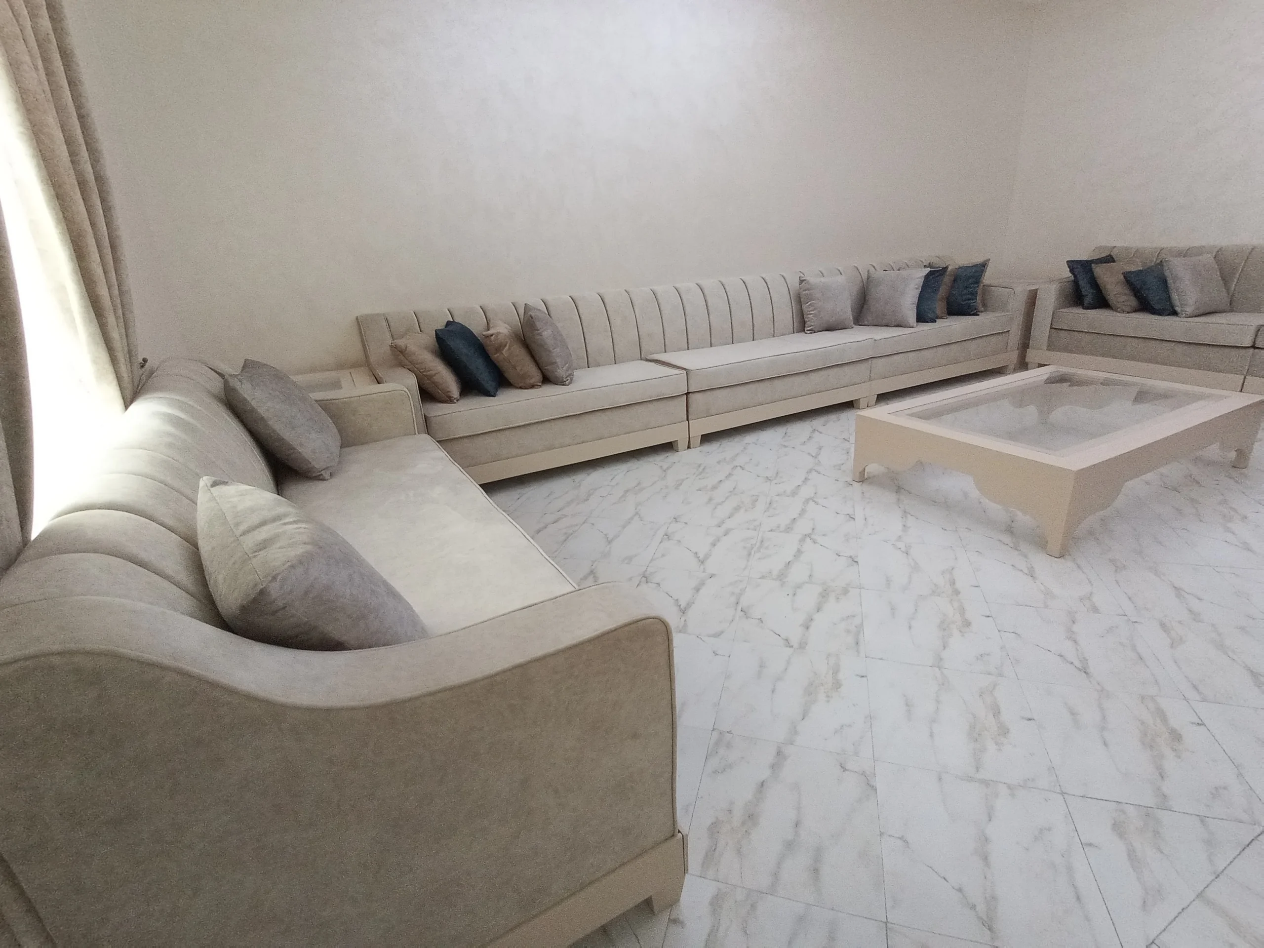 Made-to-measure majlis designed and delivered to a villa in Ajman, UAE. We create high-quality majlis spaces that suit your needs.