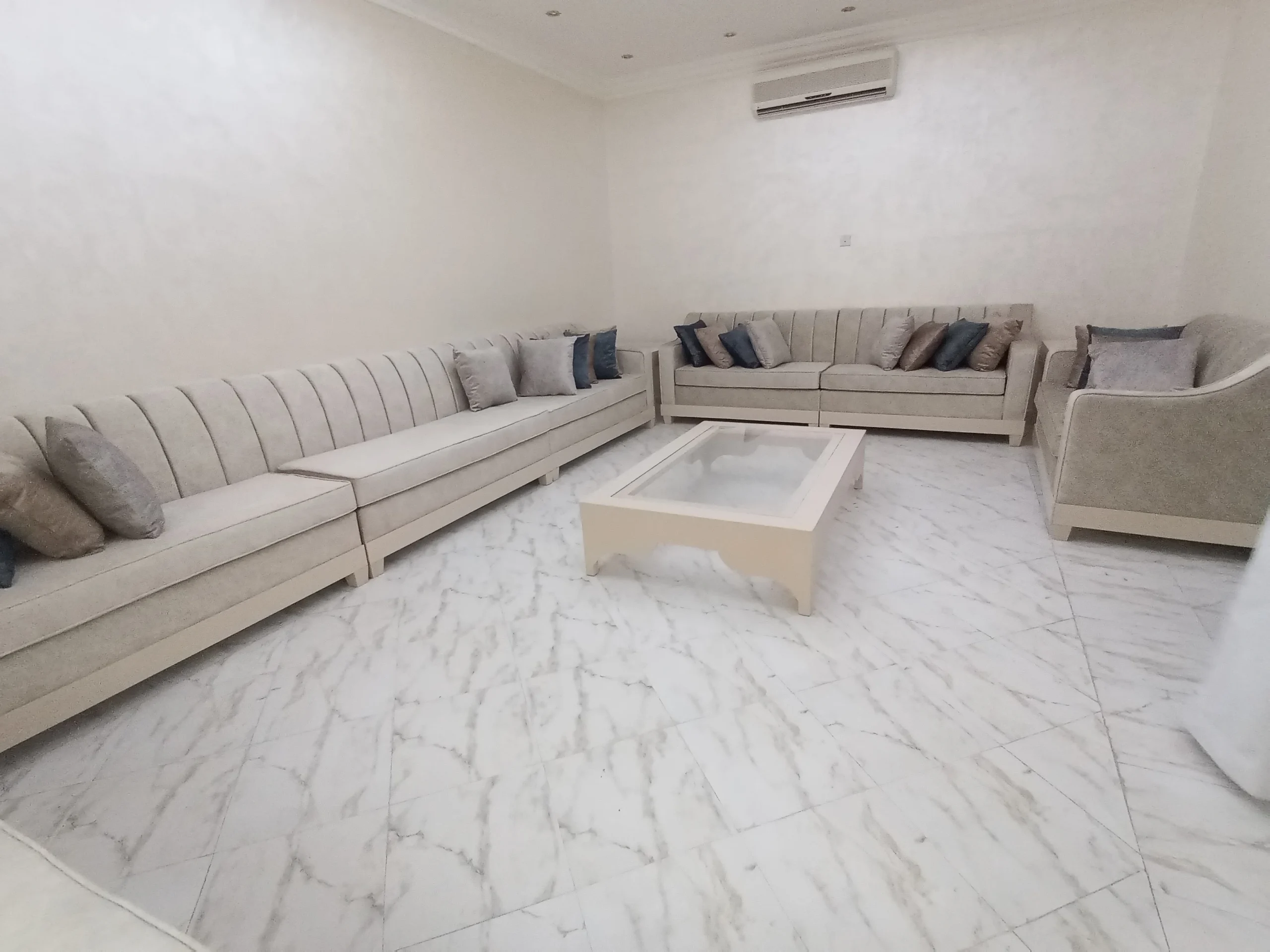 Made-to-measure majlis designed and delivered to a villa in Ajman, UAE. We create high-quality majlis spaces that suit your needs.